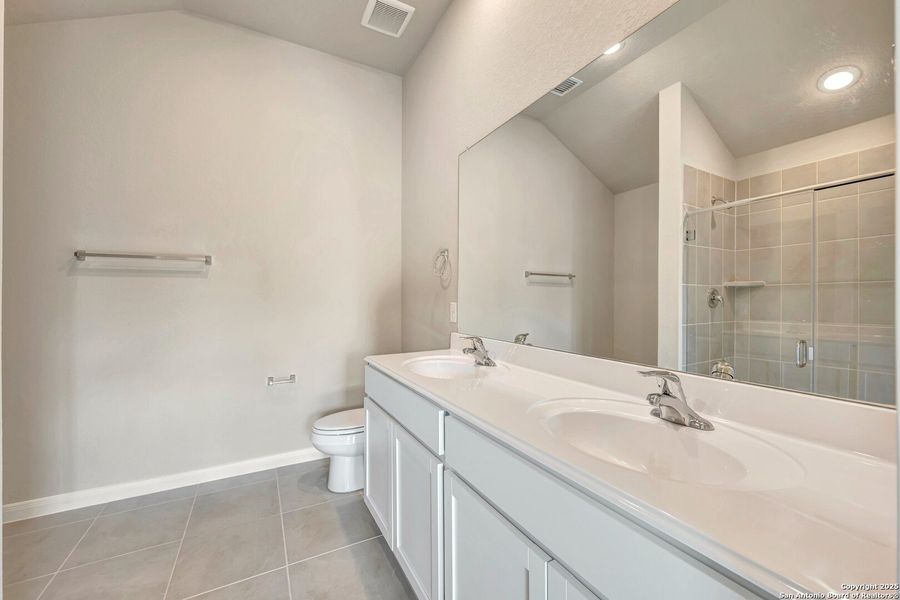 Furnished interior view inside a new home in Park Place, New Braunfels (Image 9).