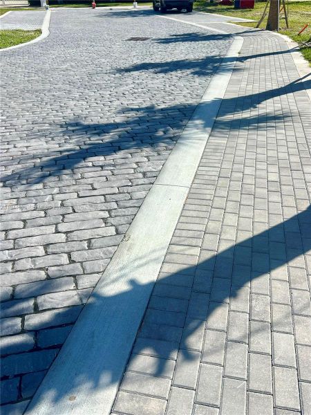 Cobbleston/paver street