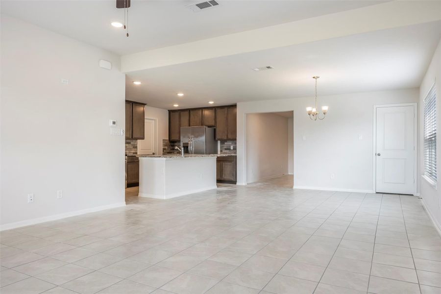 Spacious, unfurnished interior of a new home in Sunterra, Katy (Image 27).