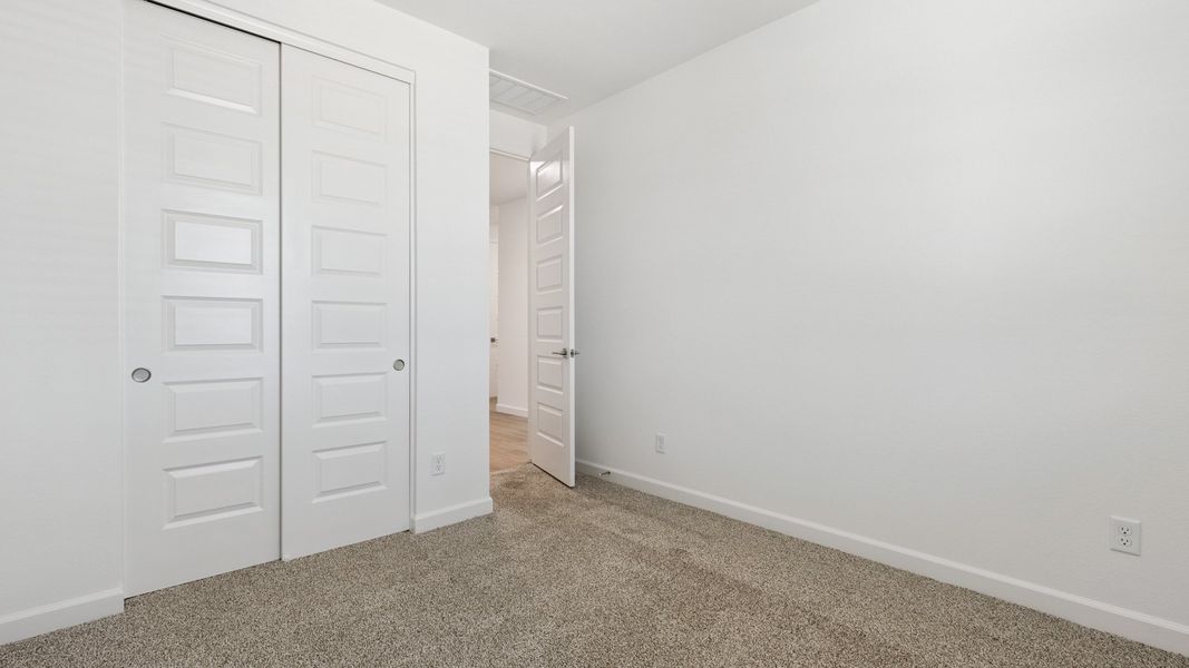Spacious, unfurnished interior of a new home in Zanjero Pass, Waddell (Image 25).