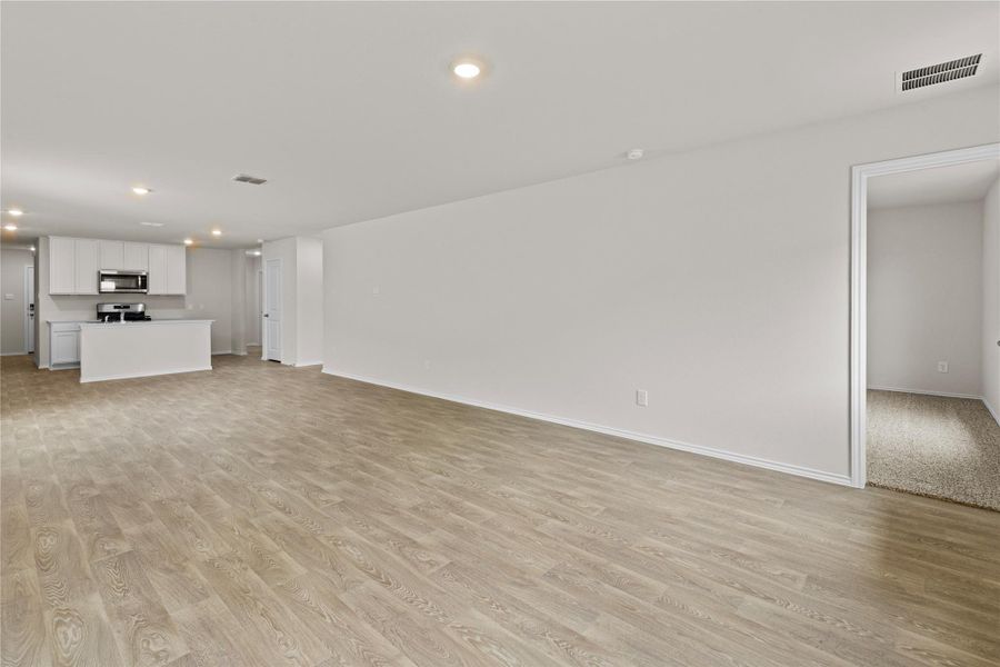 Spacious, unfurnished interior of a new home in Sunset Oaks, Maxwell (Image 22).
