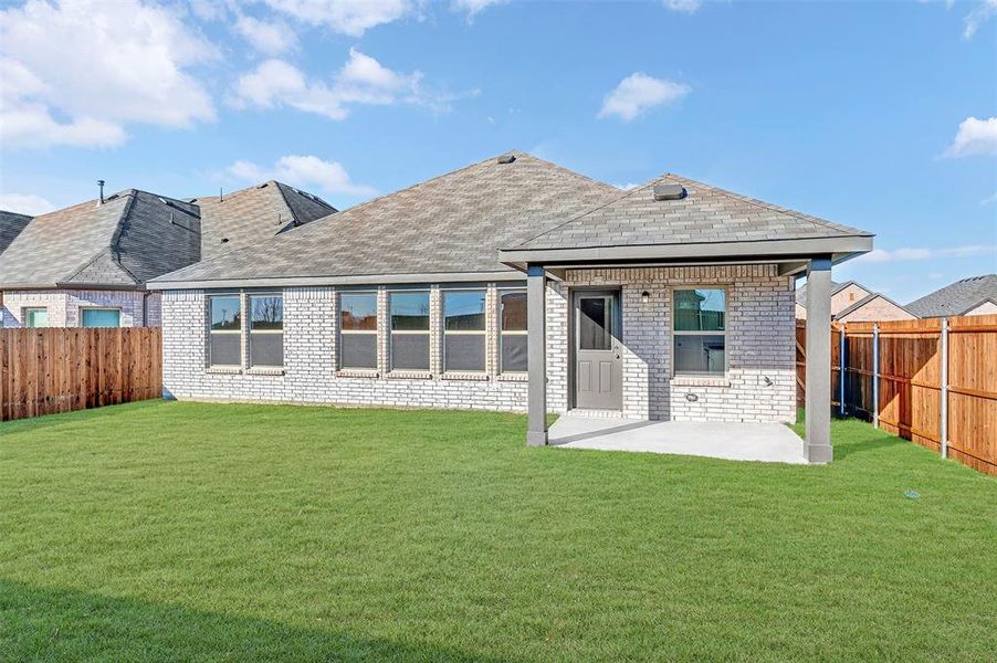Exterior details and patio area of a home in Verandah, Royse City (Image 22).