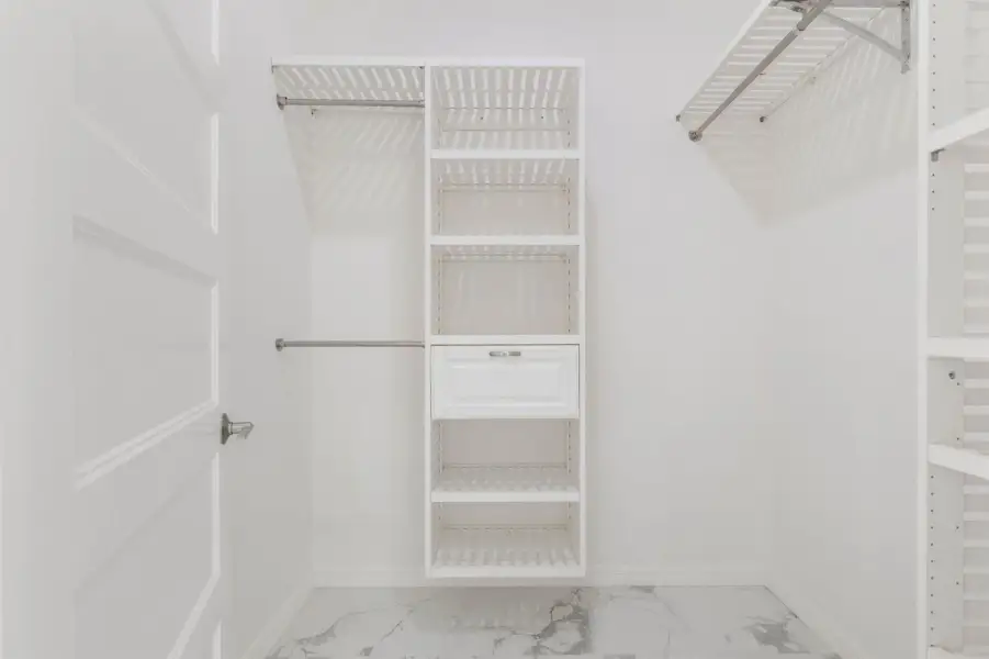 41-web-or-mls-116 Longview Way N-38