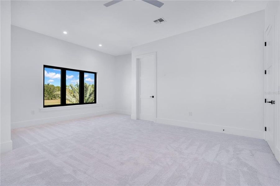 Spacious, unfurnished interior of a new home in , Orlando (Image 58).