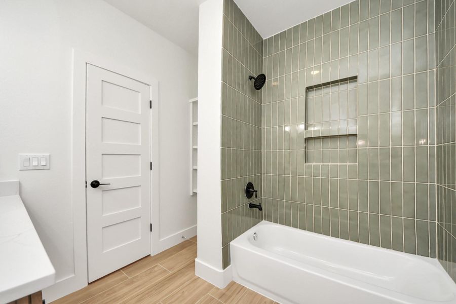 Furnished interior view inside a new home in , Rosharon (Image 9).