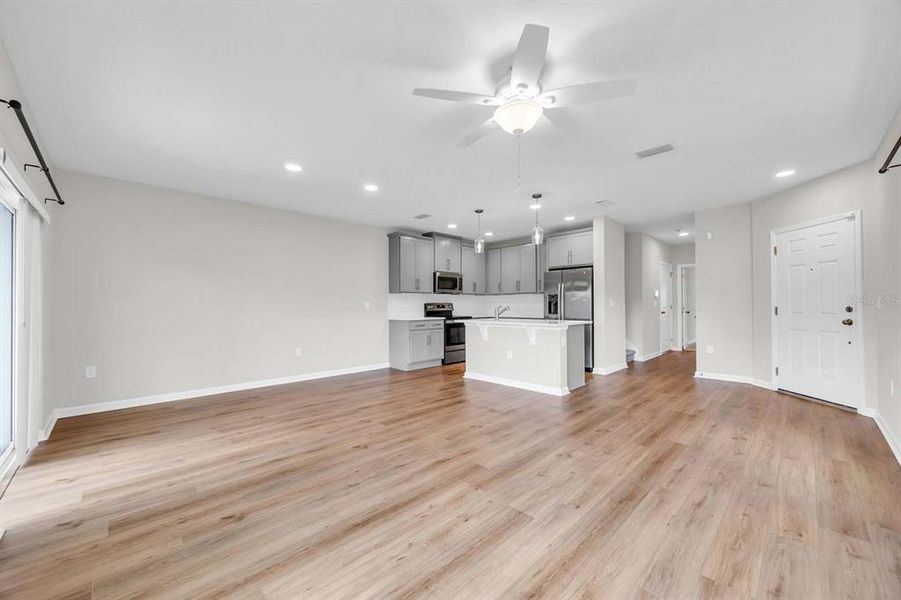Spacious, unfurnished interior of a new home in , Orlando (Image 30).