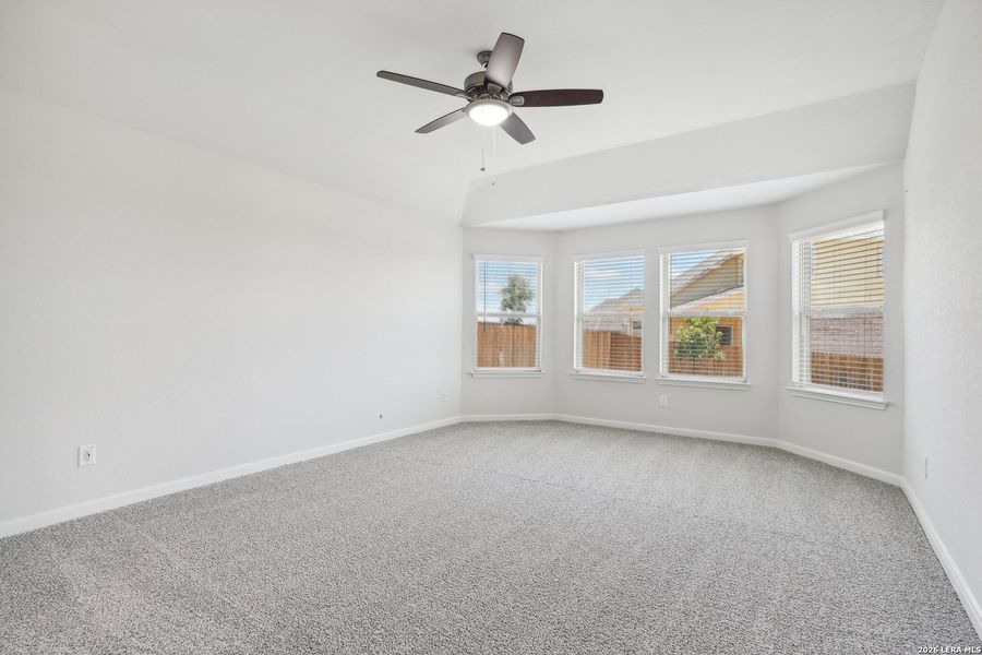 Spacious, unfurnished interior of a new home in Arcadia Ridge - Classic Series, San Antonio (Image 16).