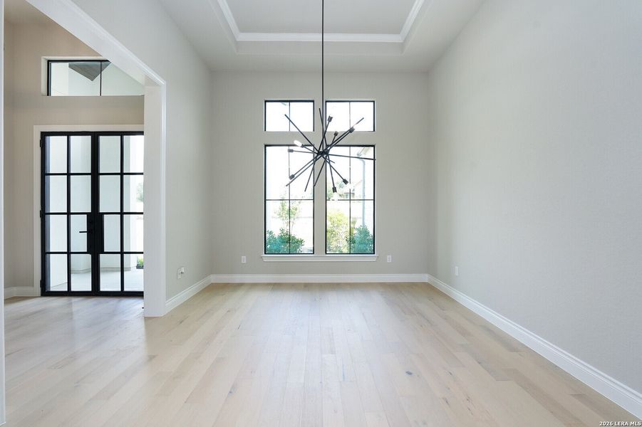 Spacious, unfurnished interior of a new home in , Canyon Lake (Image 9).