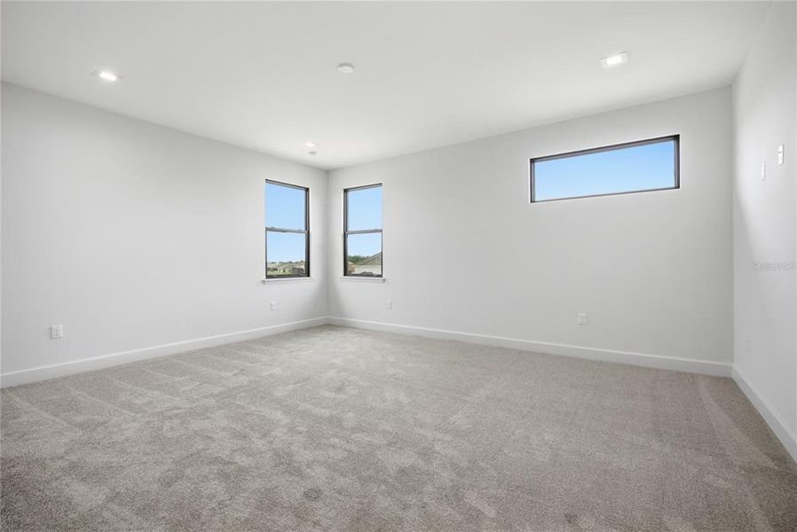 Spacious, unfurnished interior of a new home in , Davenport (Image 34).
