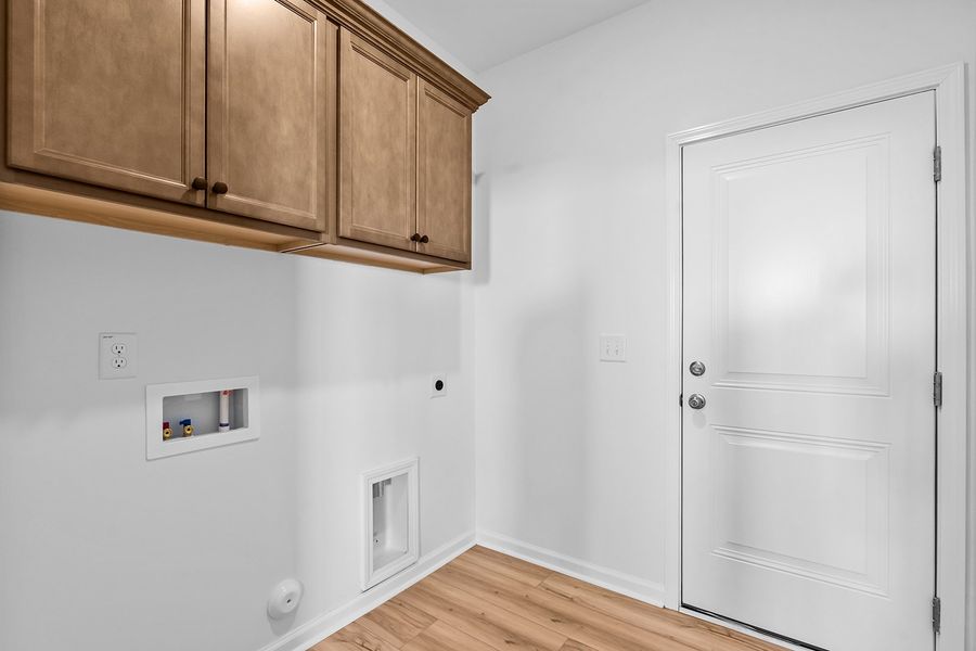 Spacious, unfurnished interior of a new home in Hanes Lake, Winston-Salem (Image 30).