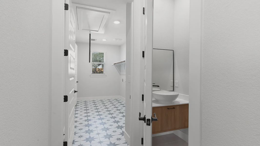 Representative furnished interior of a home built from the Mariah by Chesmar Homes in Newhaven, Manor (Image 9).