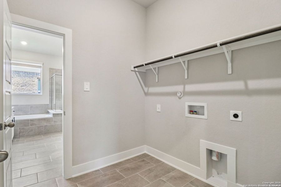 Spacious, unfurnished interior of a new home in Sagebrooke - Classic Series, San Antonio (Image 25).