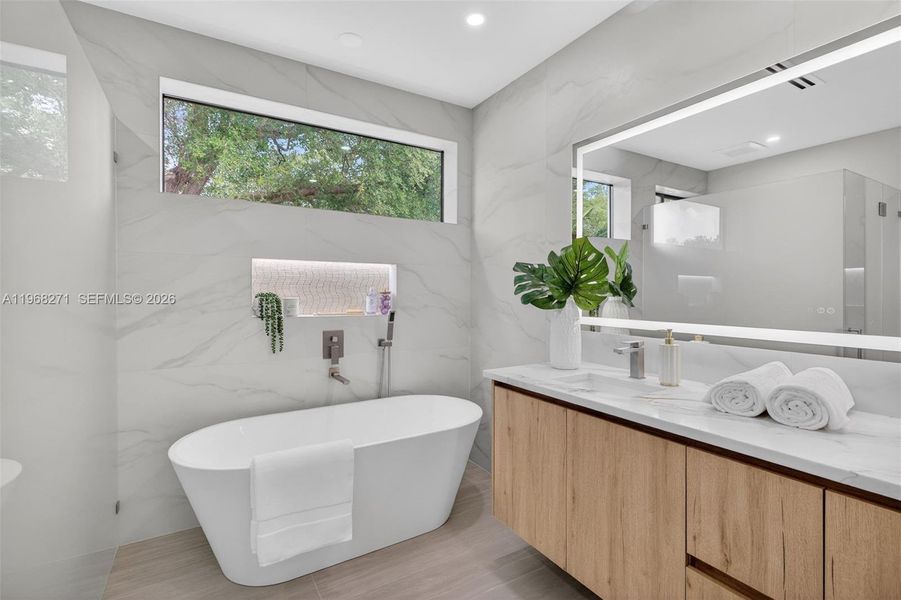 Furnished interior view inside a new home in , Fort Lauderdale (Image 19).