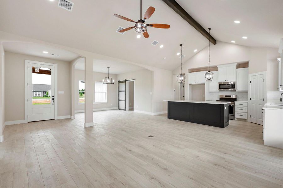 Spacious, unfurnished interior of a new home in , Franklin (Image 20).