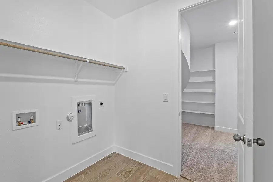 Spacious, unfurnished interior of a new home in Parmer Ranch, Georgetown (Image 41).