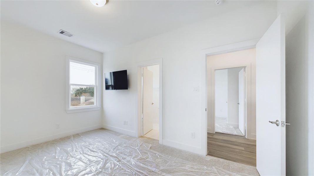 Spacious, unfurnished interior of a new home in , Houston (Image 18).