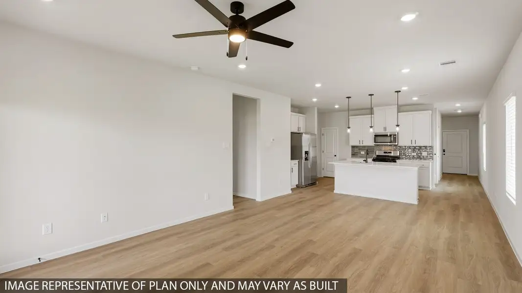 Spacious, unfurnished interior of a new home in Cypress Green, Tomball (Image 10).