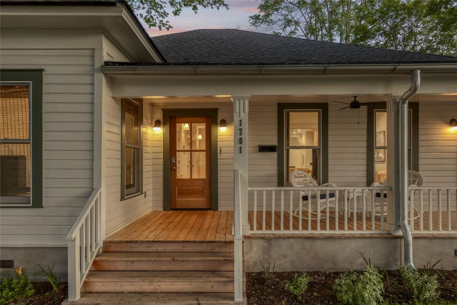 The wrap-around covered porch is SOOO Texas. The wrap-around covered porch is SOOO Texas.