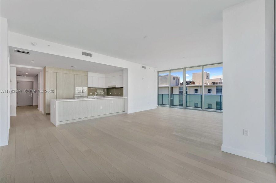 Spacious, unfurnished interior of a new home in , Bay Harbor Islands (Image 11).