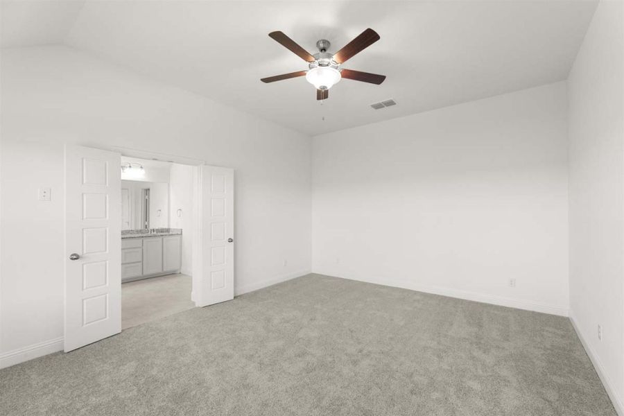 Spacious, unfurnished interior of a new home in Keeneland, Aubrey (Image 18).