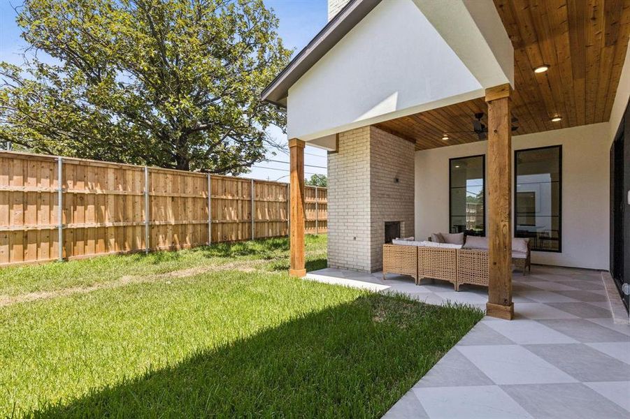 Exterior details and patio area of a home in , Dallas (Image 24).