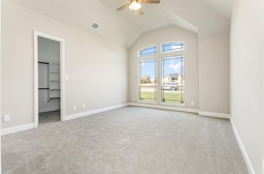 Spacious, unfurnished interior of a new home in Ten Mile Creek Estates, DeSoto (Image 26).