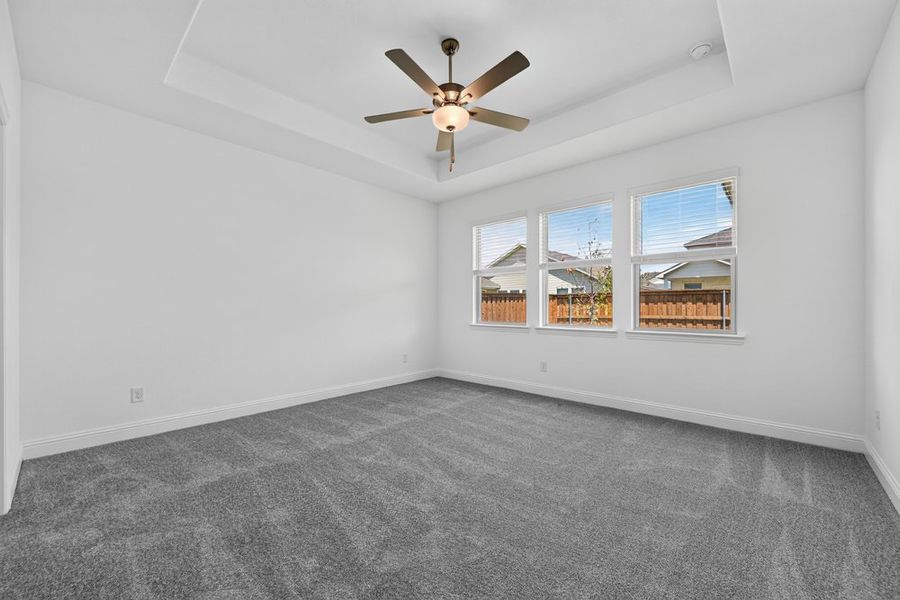 Spacious, unfurnished interior of a new home in Madero 50s, Fort Worth (Image 14).