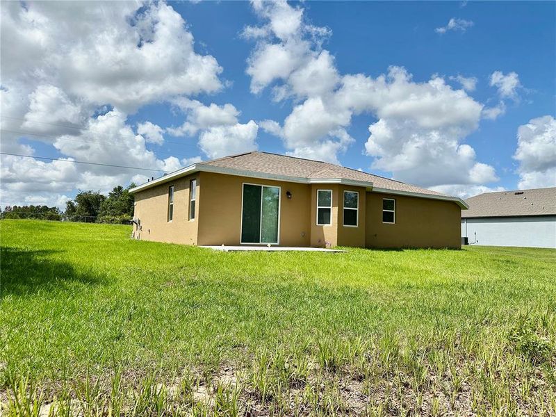 Exterior details and patio area of a home in , Weeki Wachee (Image 4).