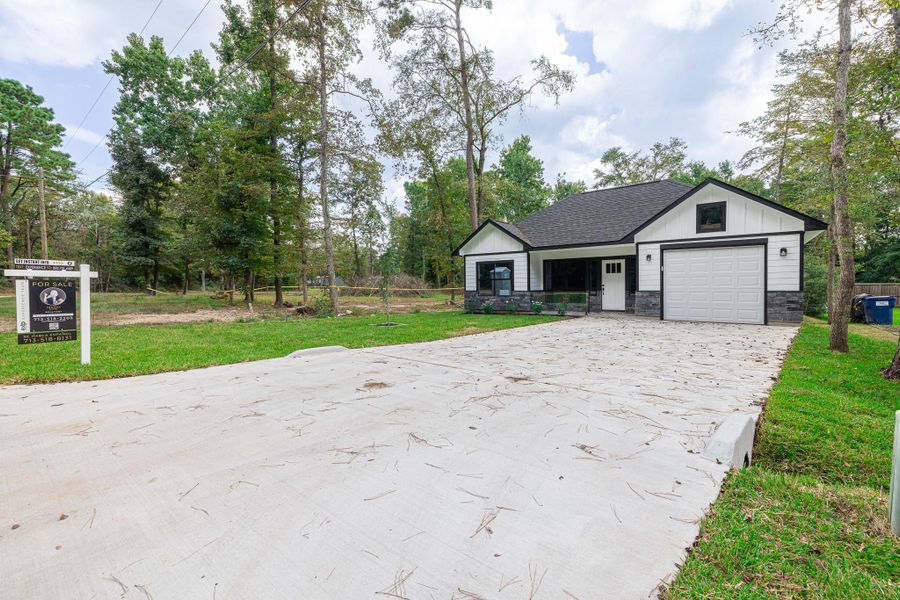 Front exterior of a new home in , Willis, TX, highlighting curb appeal (Image 1). Front exterior of a new home in , Willis, TX, highlighting curb appeal (Image 1).