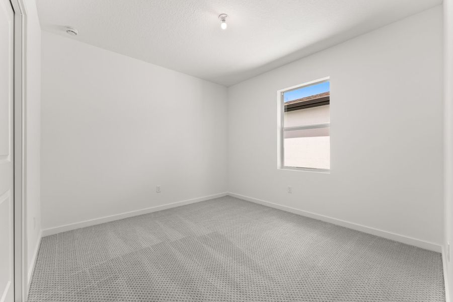 Spacious, unfurnished interior of a new home in Forest, Lake Worth (Image 8).