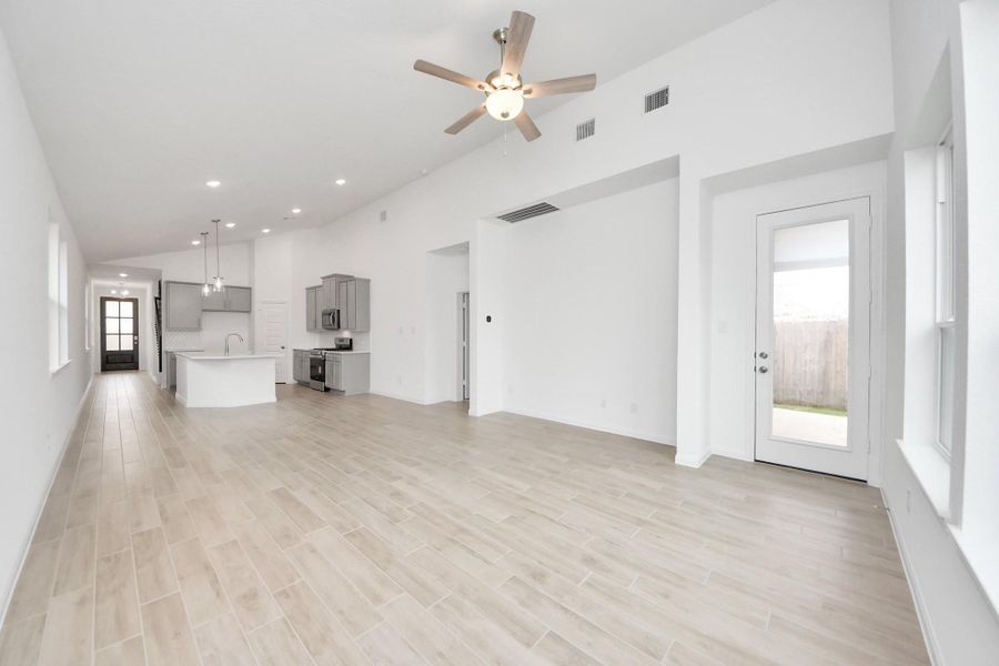 Spacious, unfurnished interior of a new home in Elyson, Katy (Image 35).