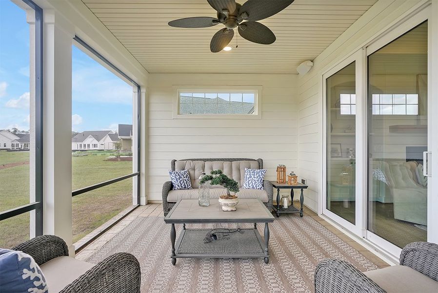 Pierre's Bay, Loggia