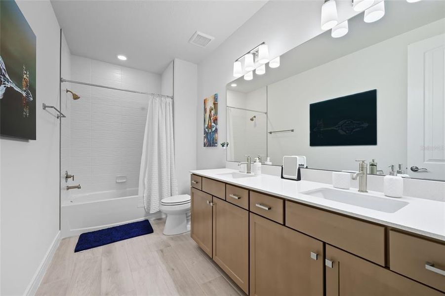 Furnished interior view inside a new home in , Orlando (Image 4).