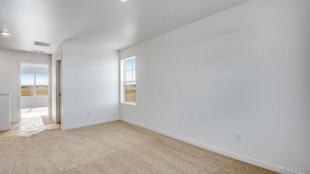 Spacious, unfurnished interior of a new home in Settlers Crossing, Commerce City (Image 27).