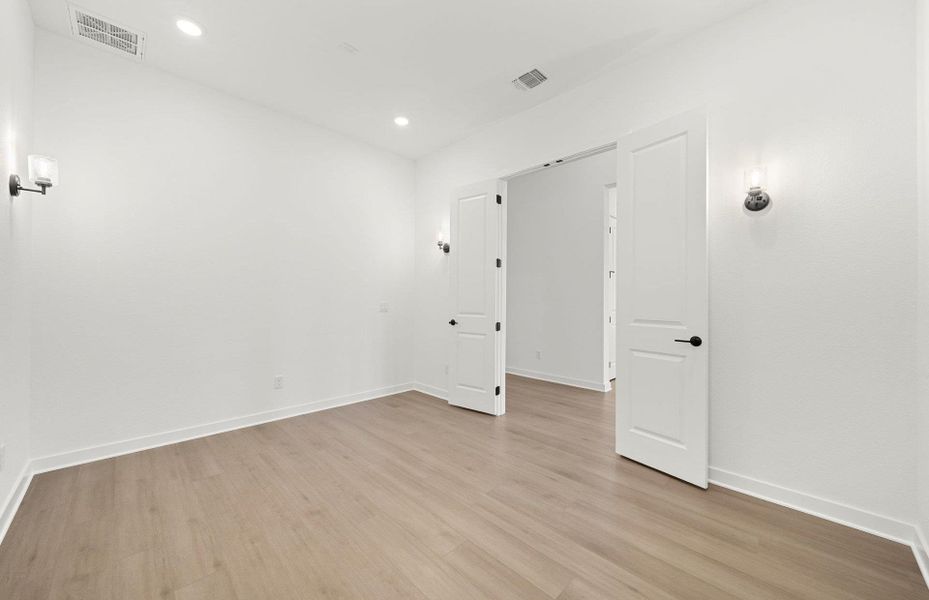 Spacious, unfurnished interior of a new home in 6 Creeks, Kyle (Image 13). Spacious, unfurnished interior of a new home in 6 Creeks, Kyle (Image 13).