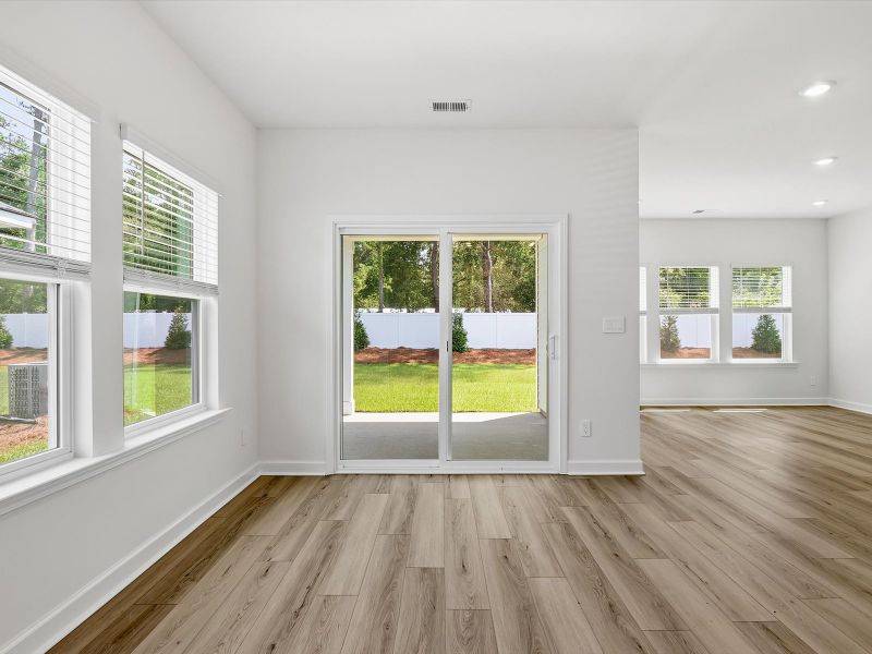 Spacious, unfurnished interior of a new home in Crown Pointe, Georgetown (Image 9).