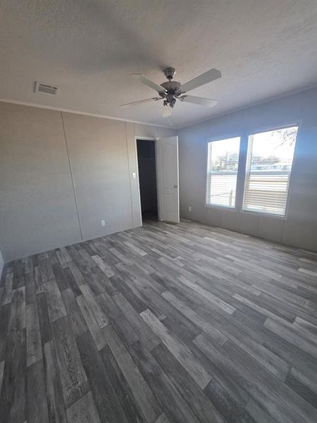 Spacious, unfurnished interior of a new home in , Kaufman (Image 12).