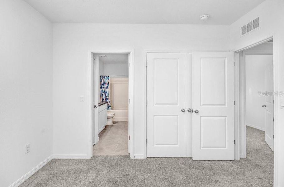 Spacious, unfurnished interior of a new home in , Apollo Beach (Image 20).
