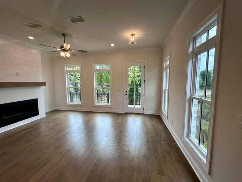 Spacious, unfurnished interior of a new home in Ward's Crossing Townhomes, Johns Creek (Image 20). Spacious, unfurnished interior of a new home in Ward's Crossing Townhomes, Johns Creek (Image 20).