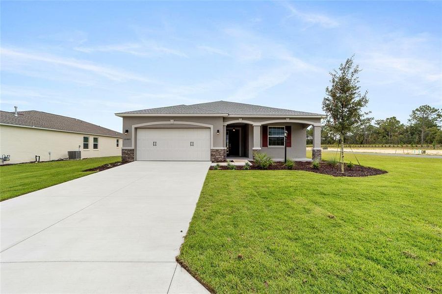 Exterior details and patio area of a home in , Ocala (Image 2).