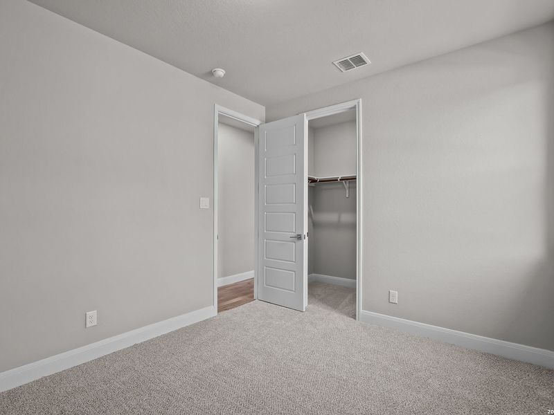 Spacious, unfurnished interior of a new home in Ladera, San Antonio (Image 26).