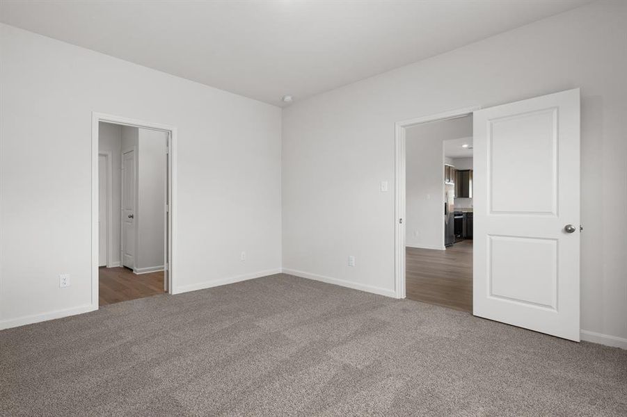 Spacious, unfurnished interior of a new home in Logan Square, Fort Worth (Image 6).