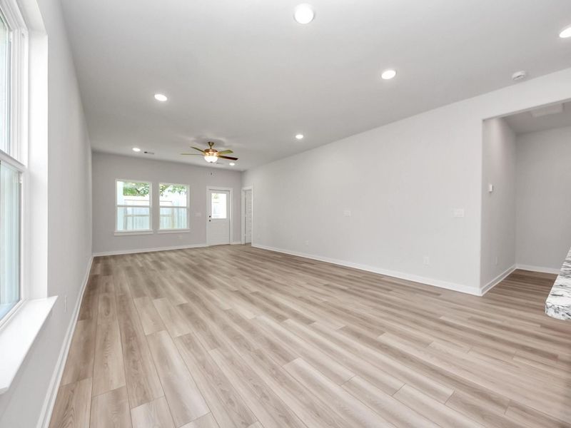 Spacious, unfurnished interior of a new home in Windmill Estates, Magnolia (Image 20).