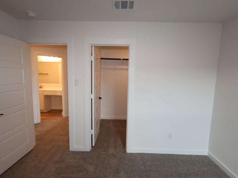 Spacious, unfurnished interior of a new home in Summerview, Fulshear (Image 13). Spacious, unfurnished interior of a new home in Summerview, Fulshear (Image 13).
