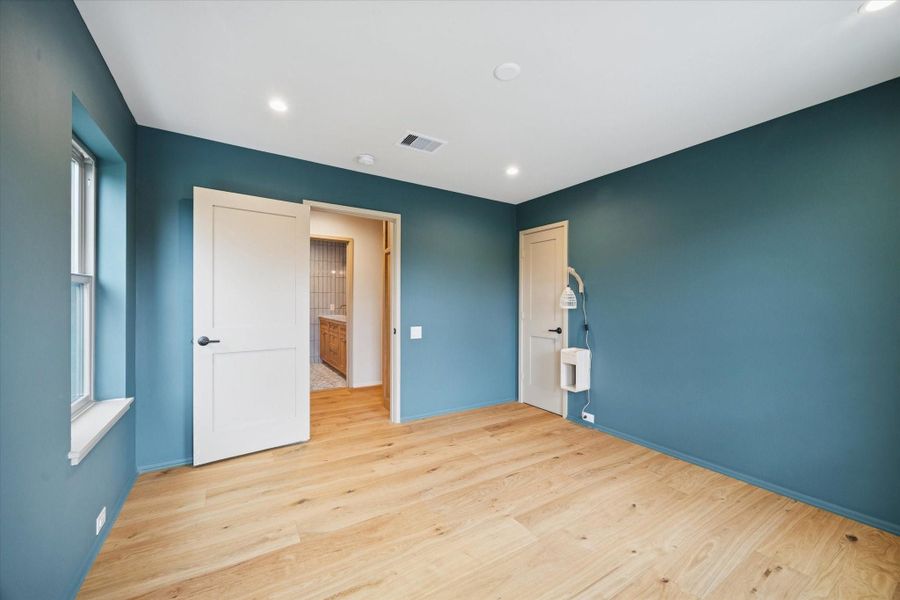 Spacious, unfurnished interior of a new home in , Cleveland (Image 24).