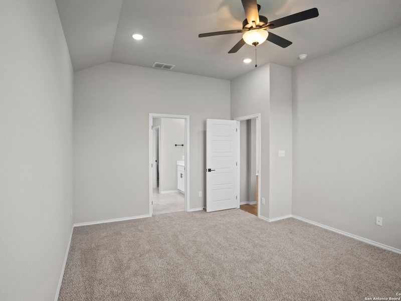Spacious, unfurnished interior of a new home in Horizon Pointe, Converse (Image 31). Spacious, unfurnished interior of a new home in Horizon Pointe, Converse (Image 31).