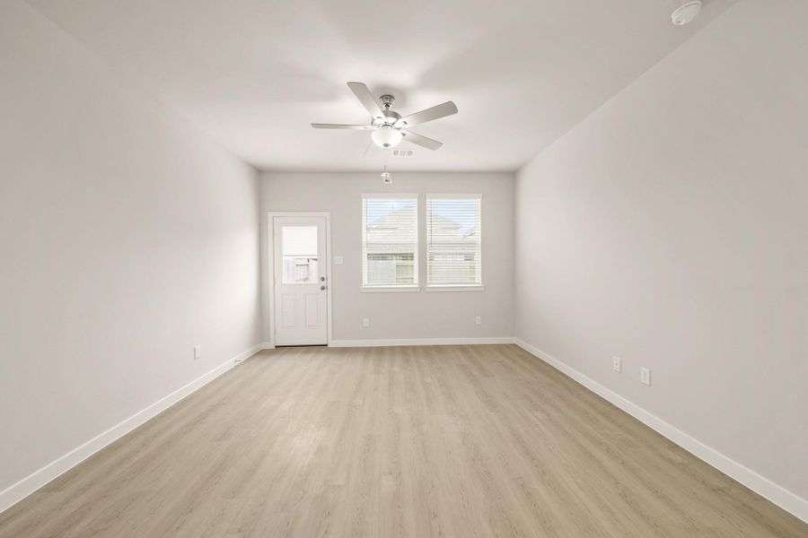 Spacious, unfurnished interior of a new home in Lago Mar, Texas City (Image 16).