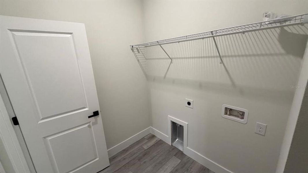 Spacious, unfurnished interior of a new home in , Port Charlotte (Image 28).