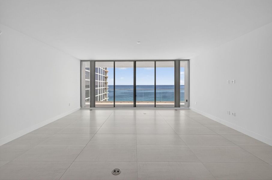 Spacious, unfurnished interior of a new home in , Fort Lauderdale (Image 23).