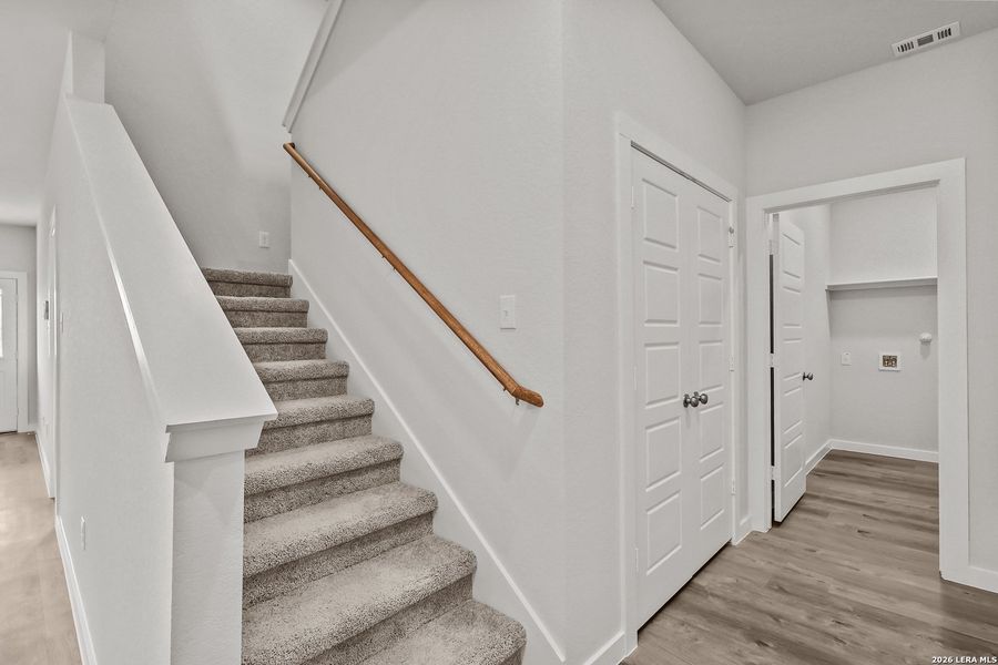 Spacious, unfurnished interior of a new home in Cinco Lakes, San Antonio (Image 28).